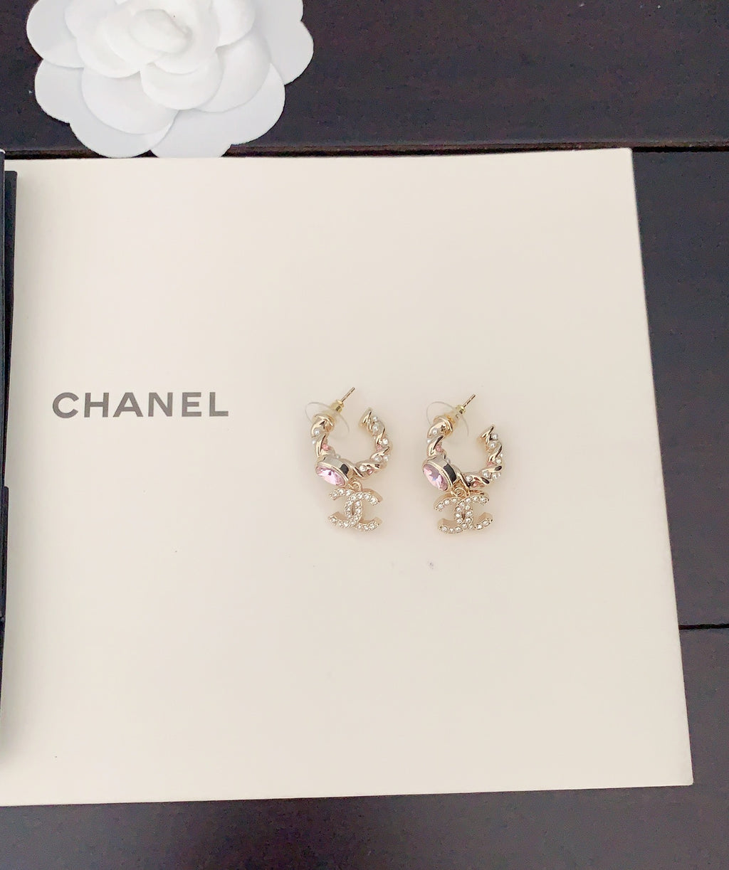 Pearl Jewelry Accessory in Gold-Tone – Pearl Detail – Design 003 front product view