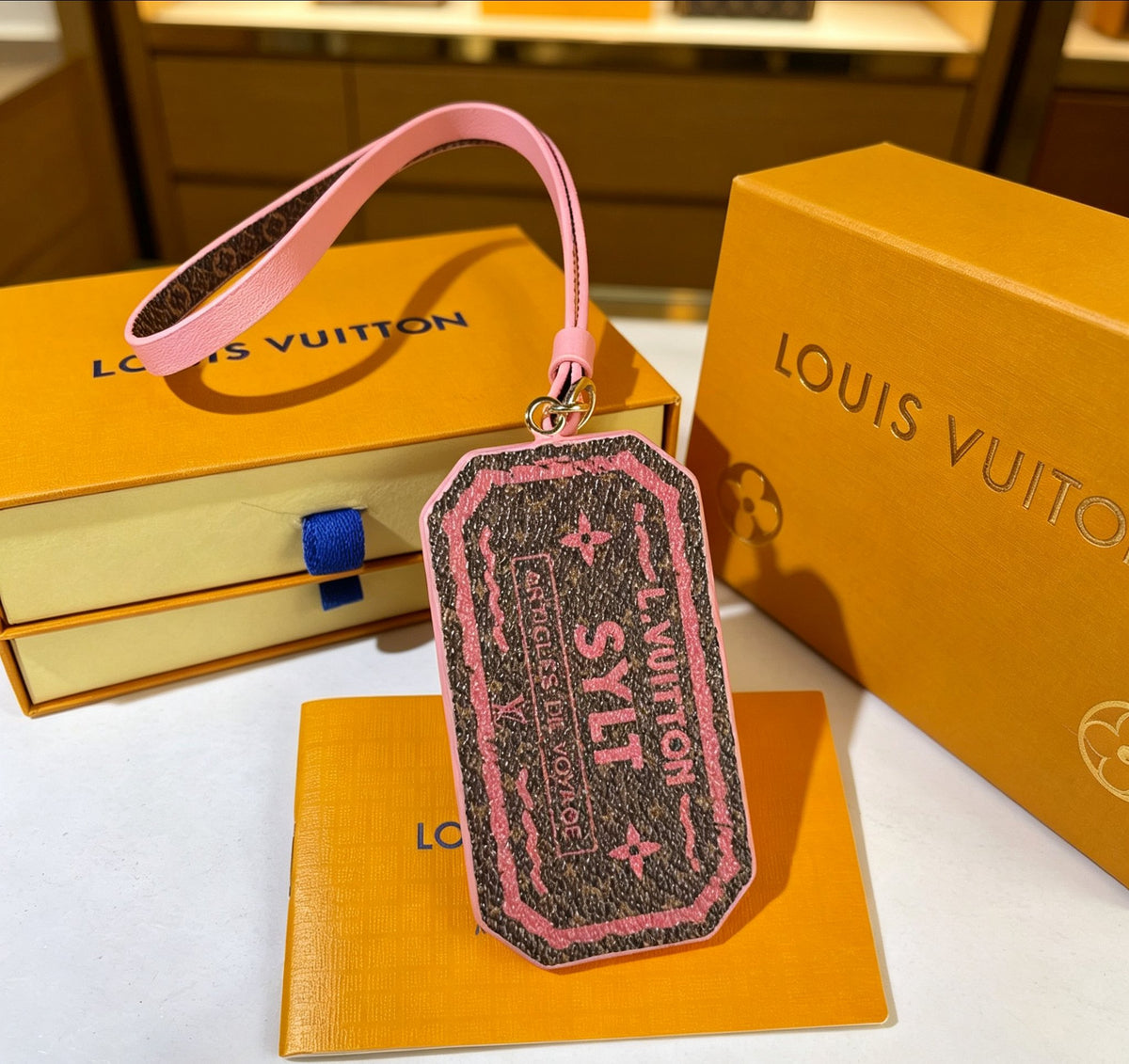 Geometric Emblem Fashion Accessory – Pink Detail detail view