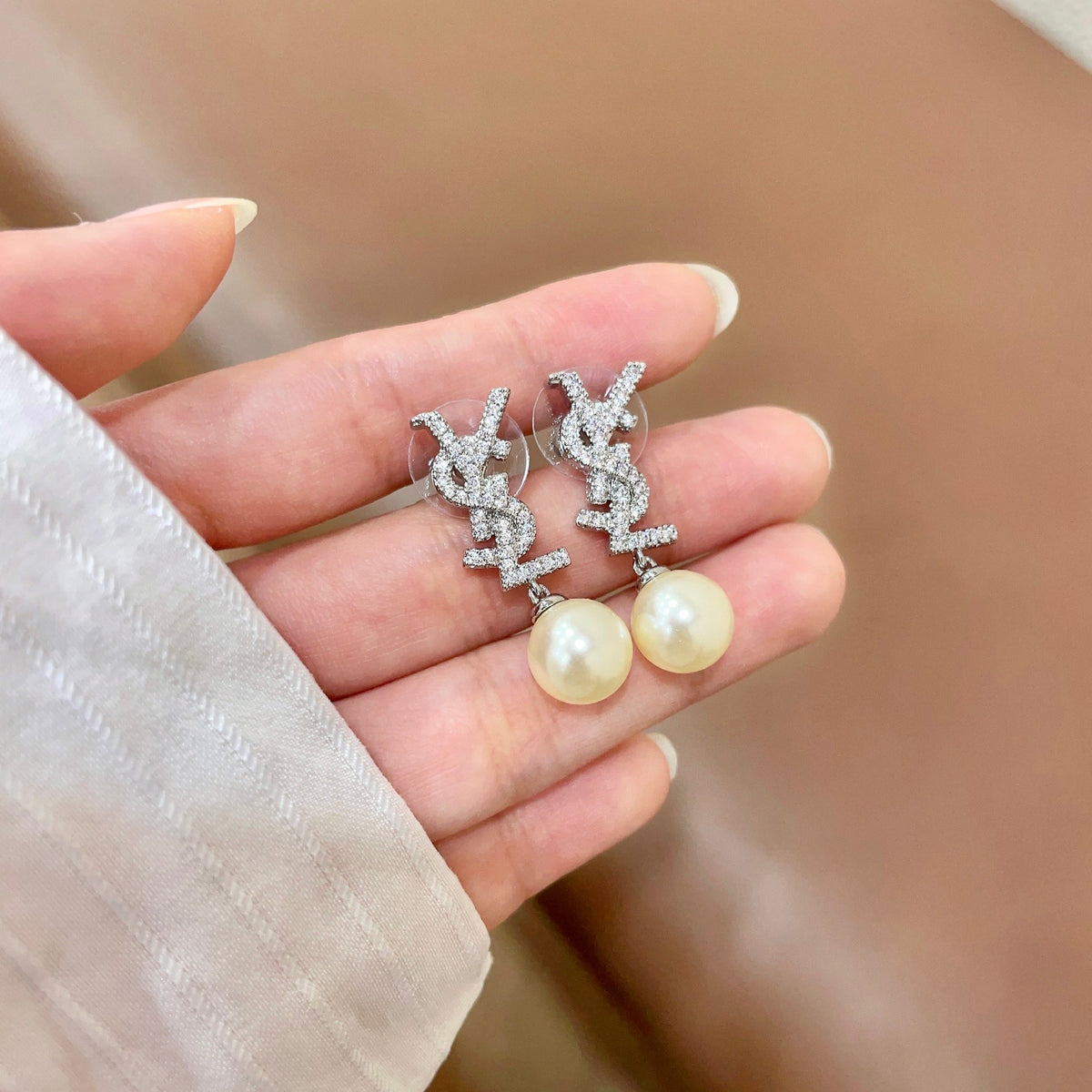 Geometric Emblem Stud Earrings in Silver-Tone – Vintage Detail – Design 012 side detail
