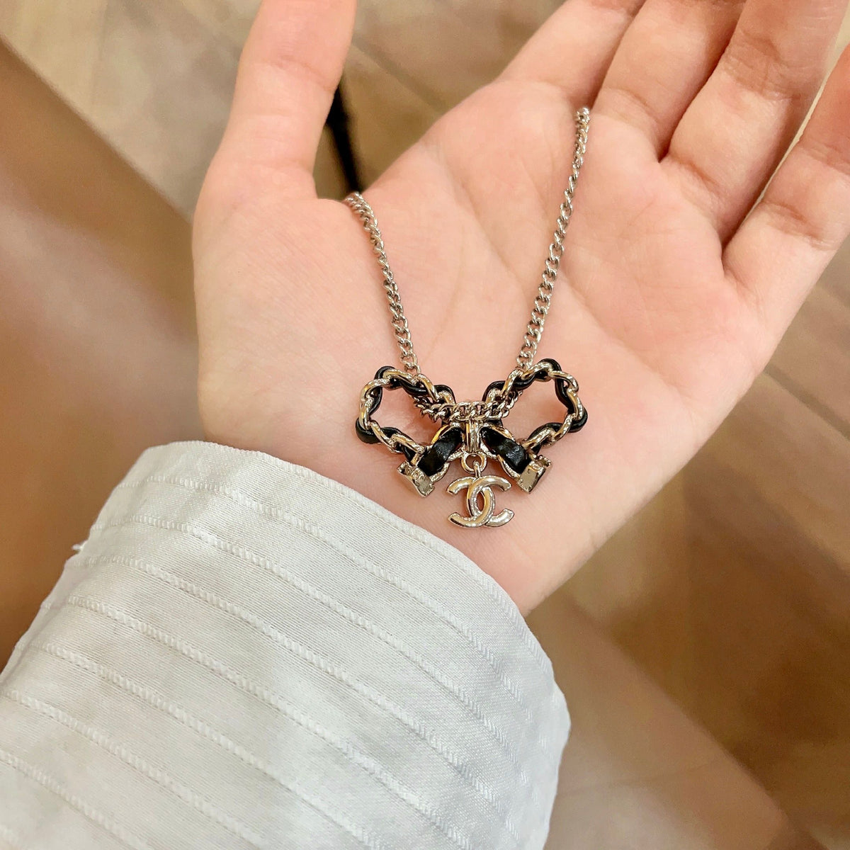 Letter Pendant Necklace in Polished Metal-Tone – Design 017 side detail