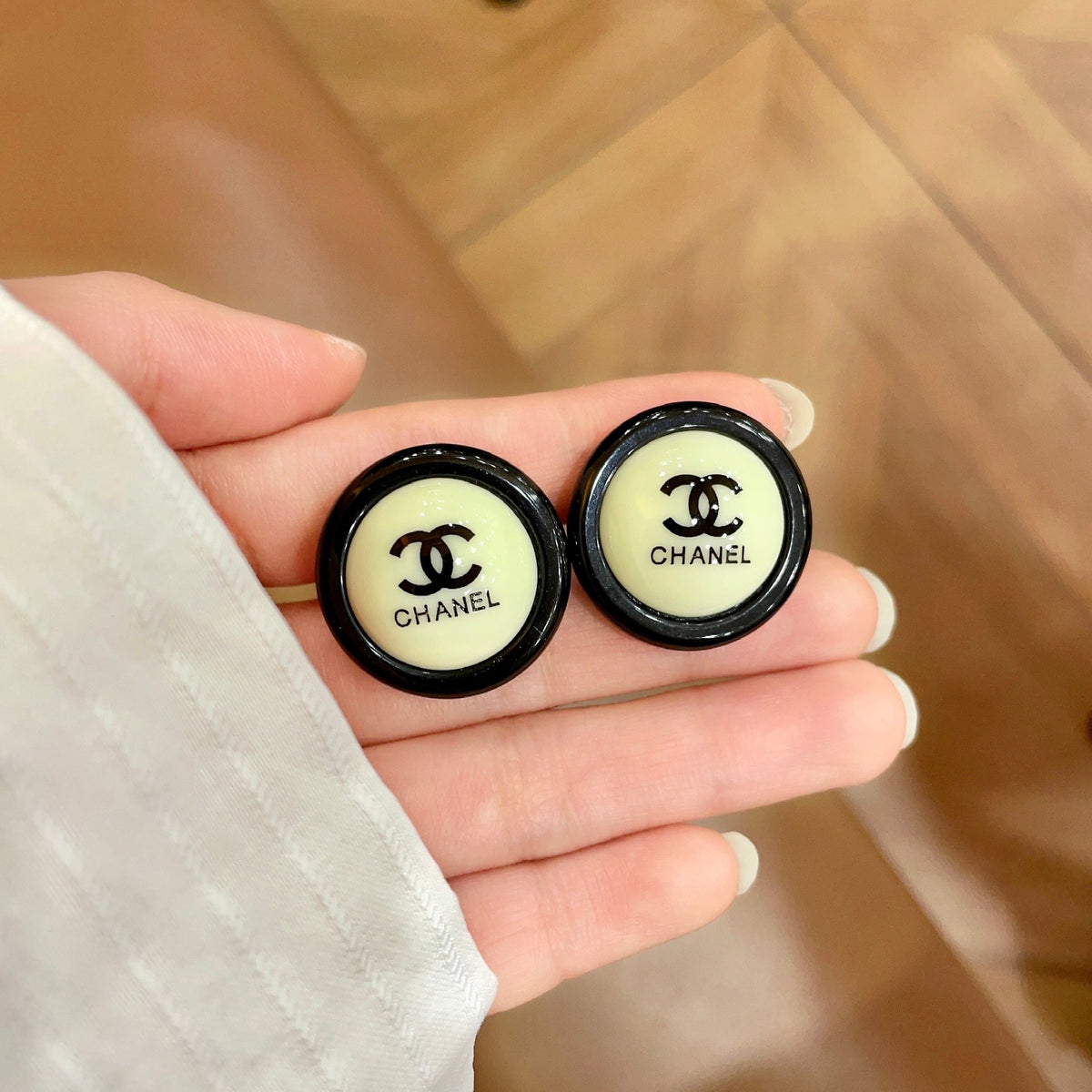 Double-C Emblem Stud Earrings in Polished Metal-Tone – Design 448 side detail