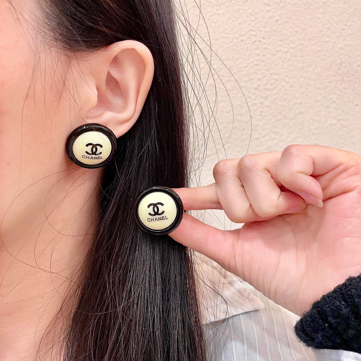 Double-C Emblem Stud Earrings in Polished Metal-Tone – Design 448 main product view
