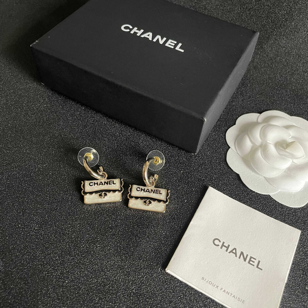 Double-C Emblem Stud Earrings in Polished Metal-Tone – Design 445 close-up detail
