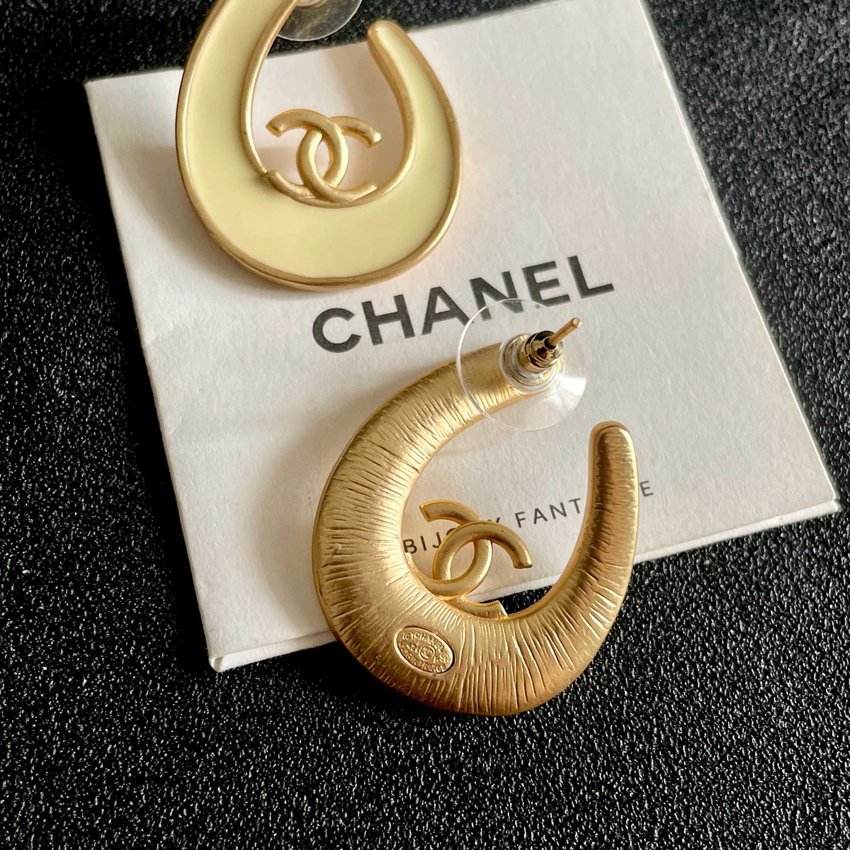 Double-C Emblem Stud Earrings in Polished Metal-Tone – Design 420 main product view