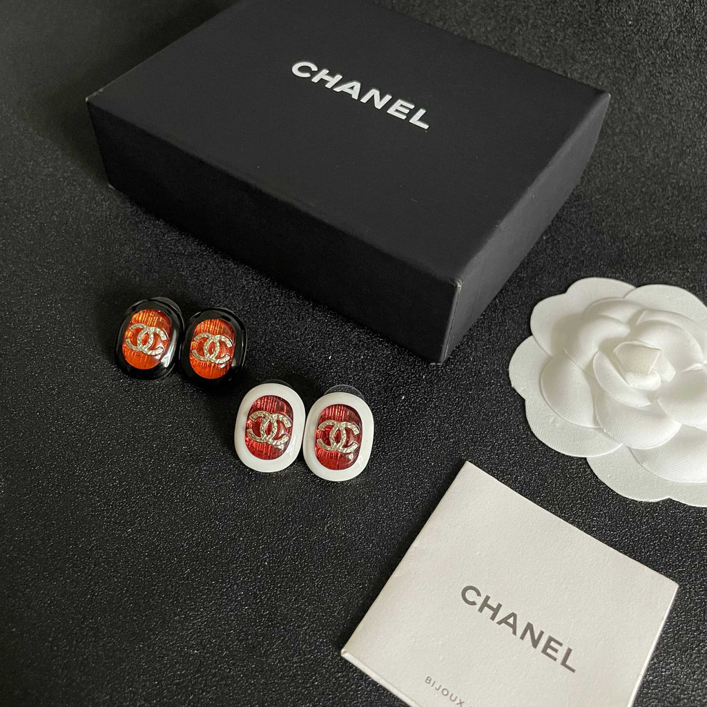 Double-C Emblem Stud Earrings in Polished Metal-Tone – Design 417 close-up detail