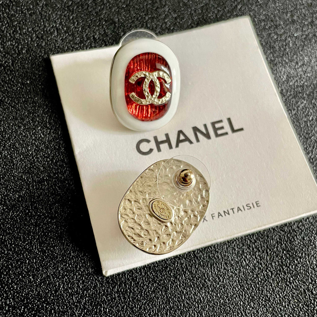 Double-C Emblem Stud Earrings in Polished Metal-Tone – Design 417 main product view