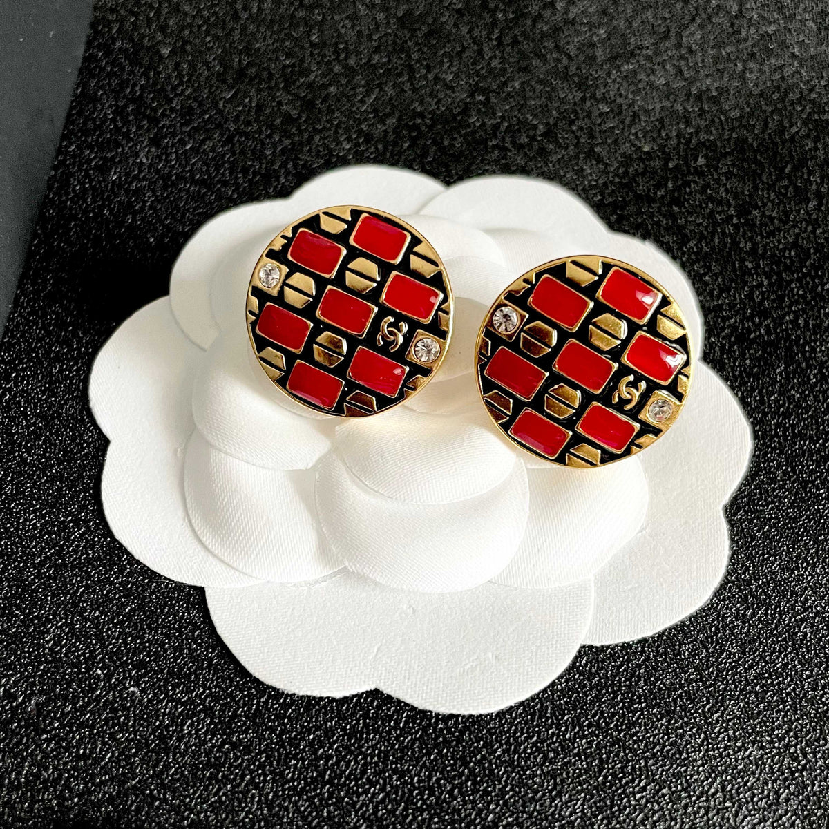 Double-C Emblem Stud Earrings in Polished Metal-Tone – Design 455 front product view