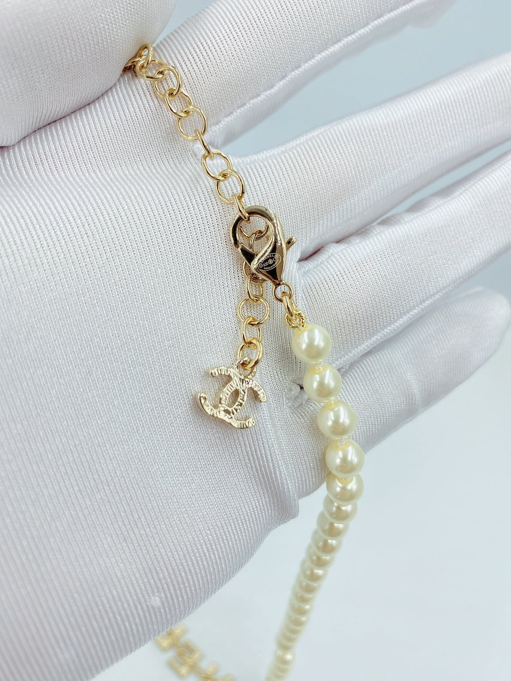 Letter Pearl-Detail Pendant Necklace – Pearl Detail – Design 007 side detail