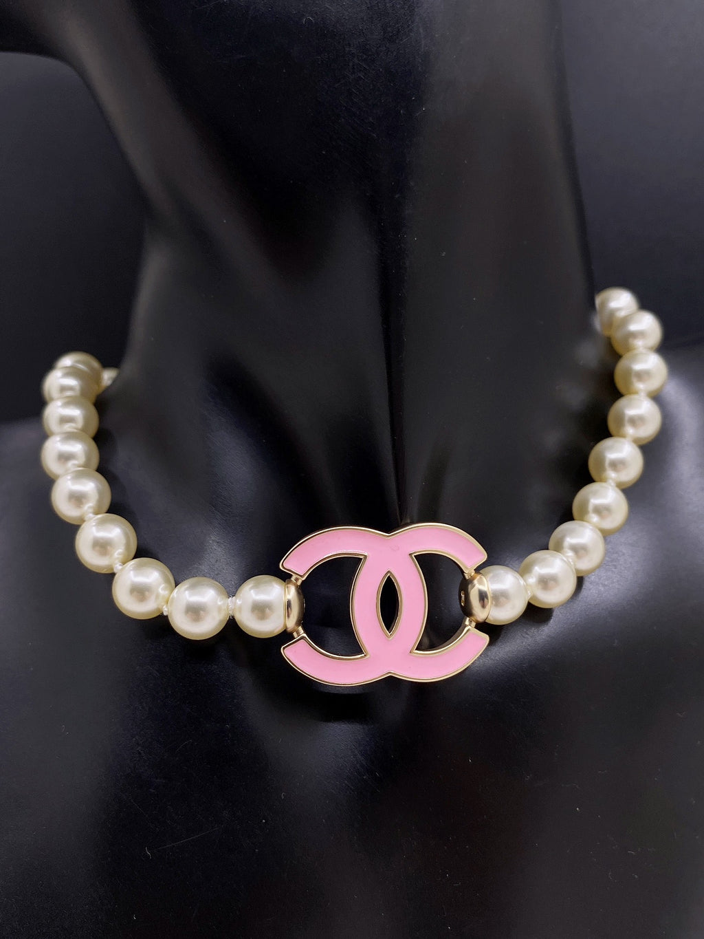 Pearl Pearl-Detail Pendant Necklace – Pearl Detail – Design 062 front product view