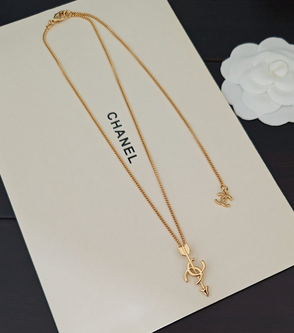 Arrow Pendant Necklace in Gold-Tone – Arrow Detail – Design 003 detail view