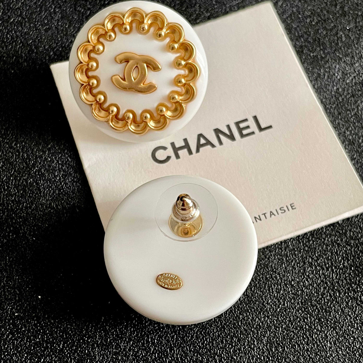 Double-C Emblem Stud Earrings in Polished Metal-Tone – Design 411 main product view