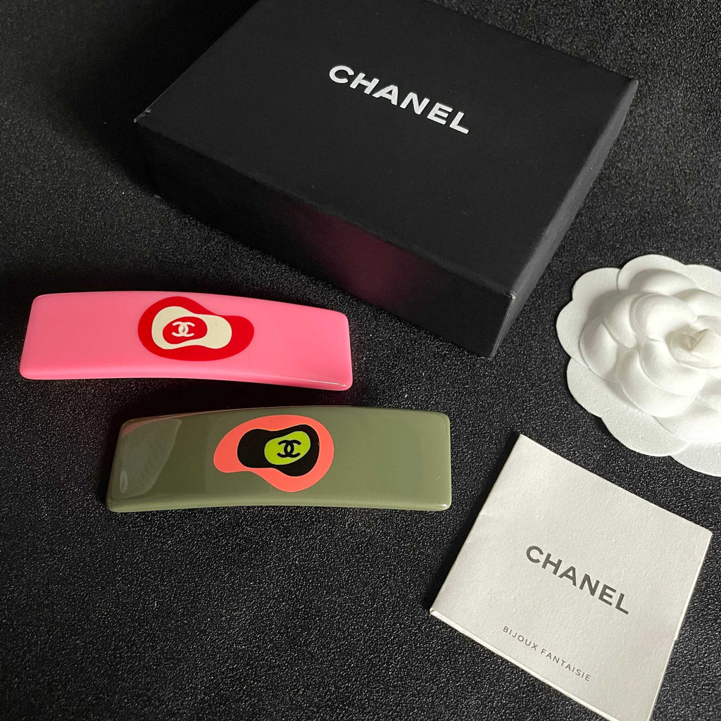 Double-C Emblem Hair Clip – Design 039 close-up detail