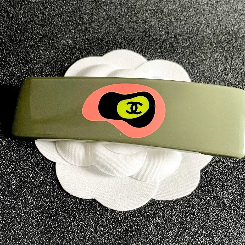Double-C Emblem Hair Clip – Design 039 front product view
