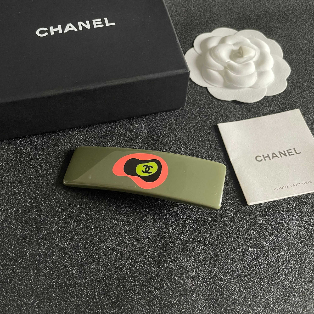 Double-C Emblem Hair Clip – Design 039 styled product view
