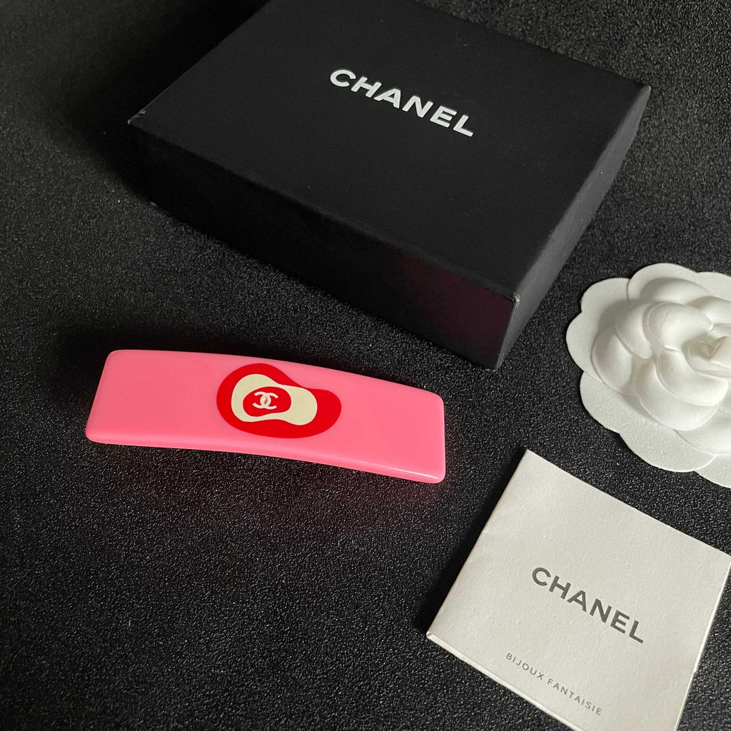 Double-C Emblem Hair Clip – Design 038 close-up detail