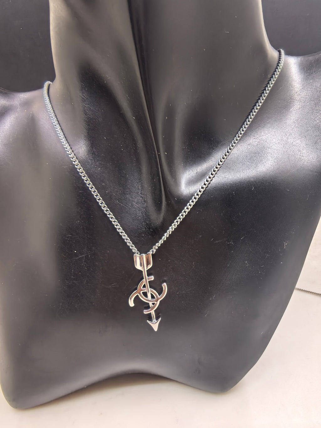 Arrow Pendant Necklace in Gold-Tone – Arrow Detail – Design 002 front product view