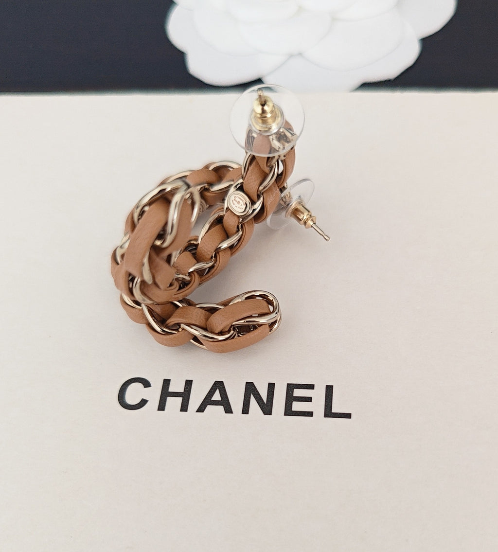 Signature Emblem Jewelry Accessory in Gold-Tone – Design 032 detail view
