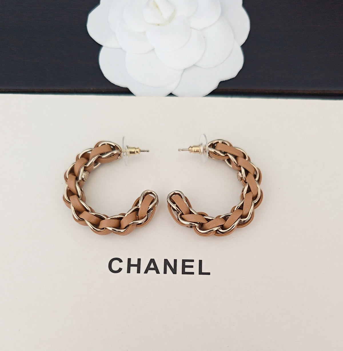 Signature Emblem Jewelry Accessory in Gold-Tone – Design 032 side detail