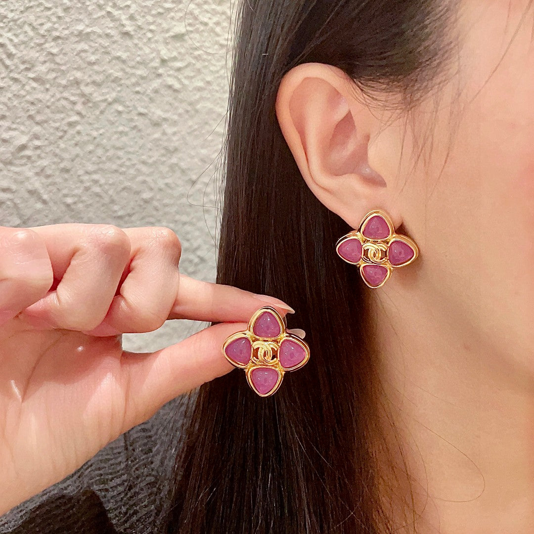 Double-C Emblem Stud Earrings in Polished Metal-Tone – Design 474 main product view