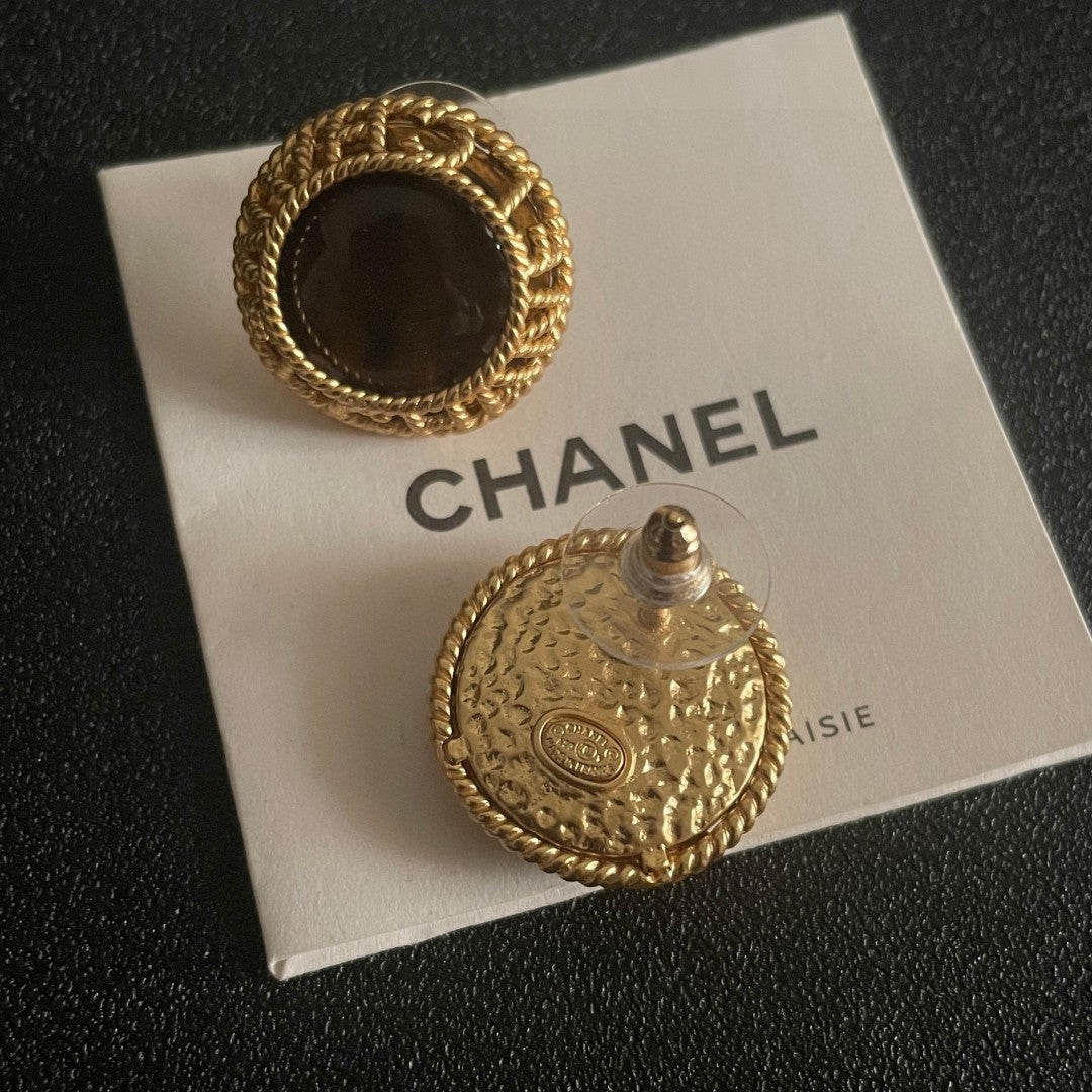 Double-C Emblem Stud Earrings in Polished Metal-Tone – Design 473 main product view