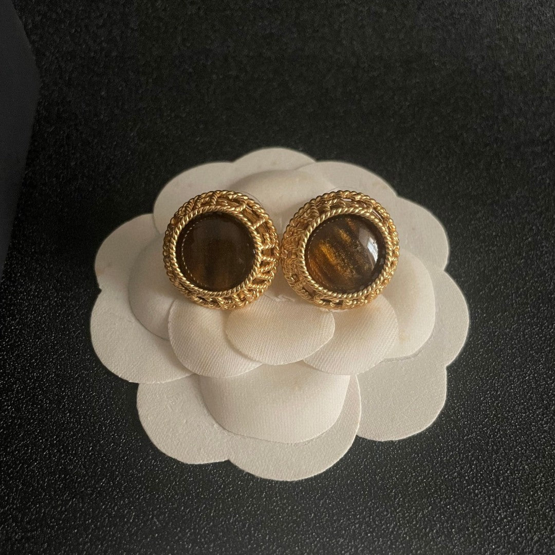 Double-C Emblem Stud Earrings in Polished Metal-Tone – Design 473 detail view