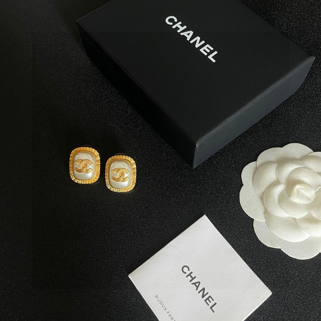 Double-C Emblem Stud Earrings in Polished Metal-Tone – Design 434 close-up detail