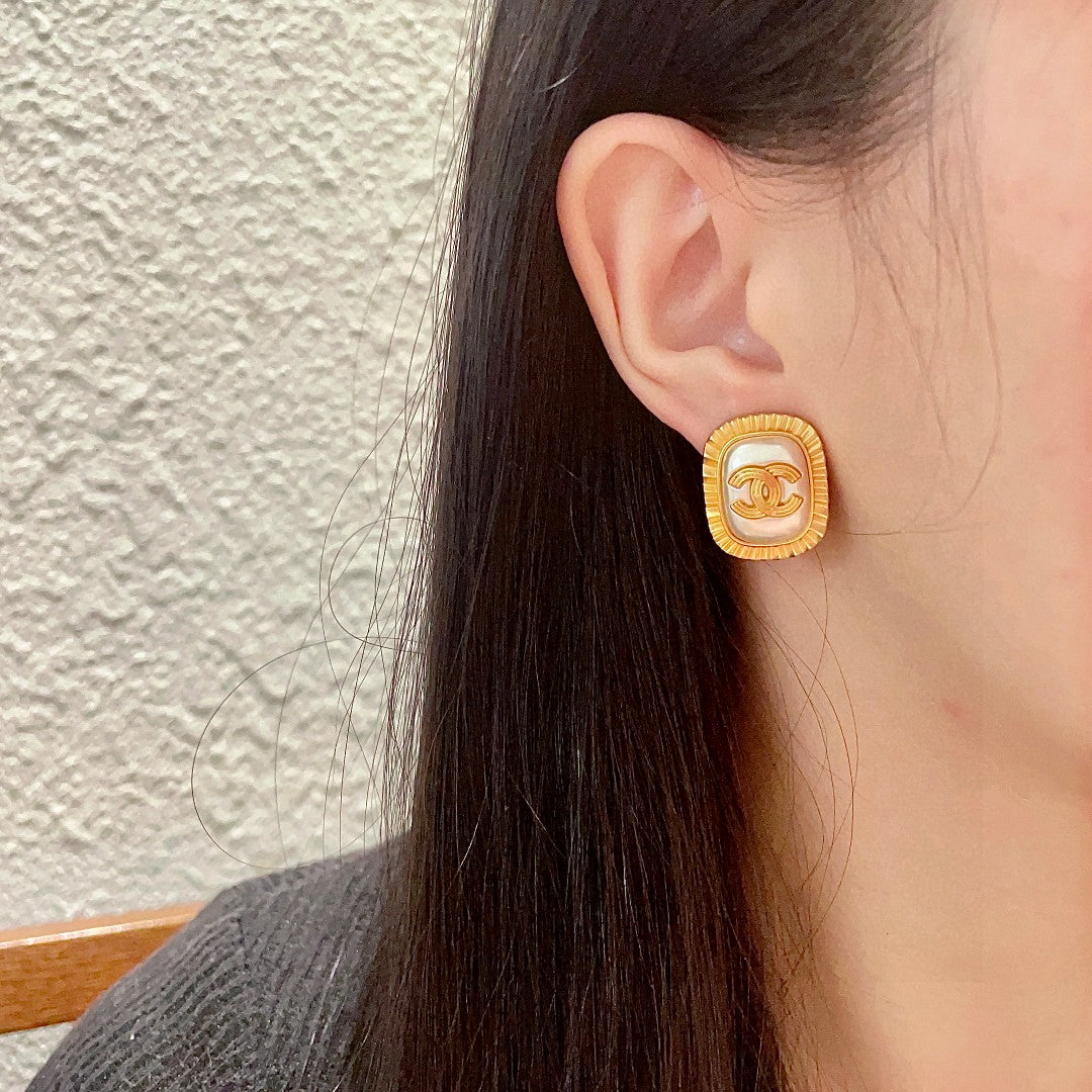Double-C Emblem Stud Earrings in Polished Metal-Tone – Design 434 detail view