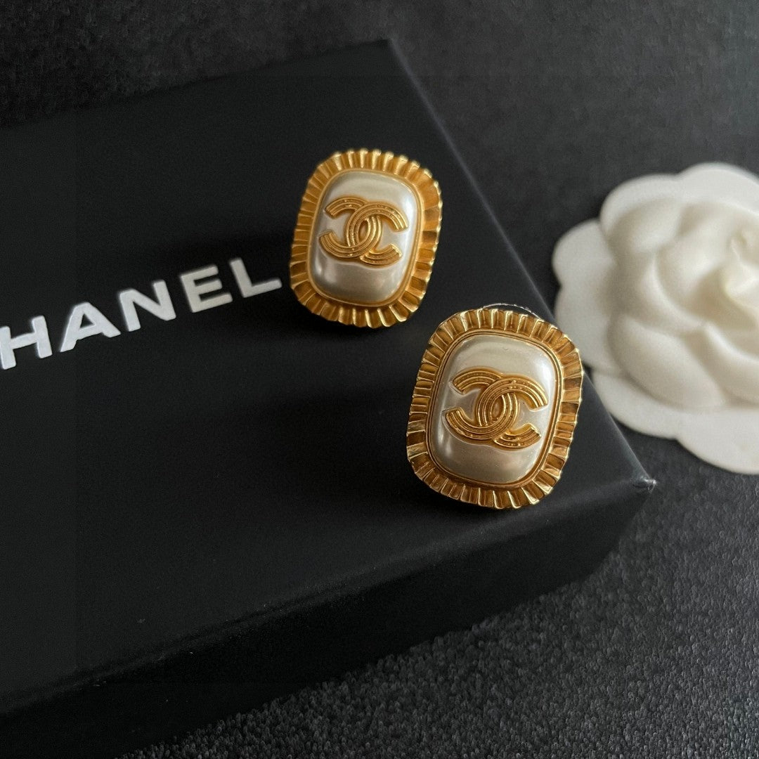 Double-C Emblem Stud Earrings in Polished Metal-Tone – Design 434 detail view