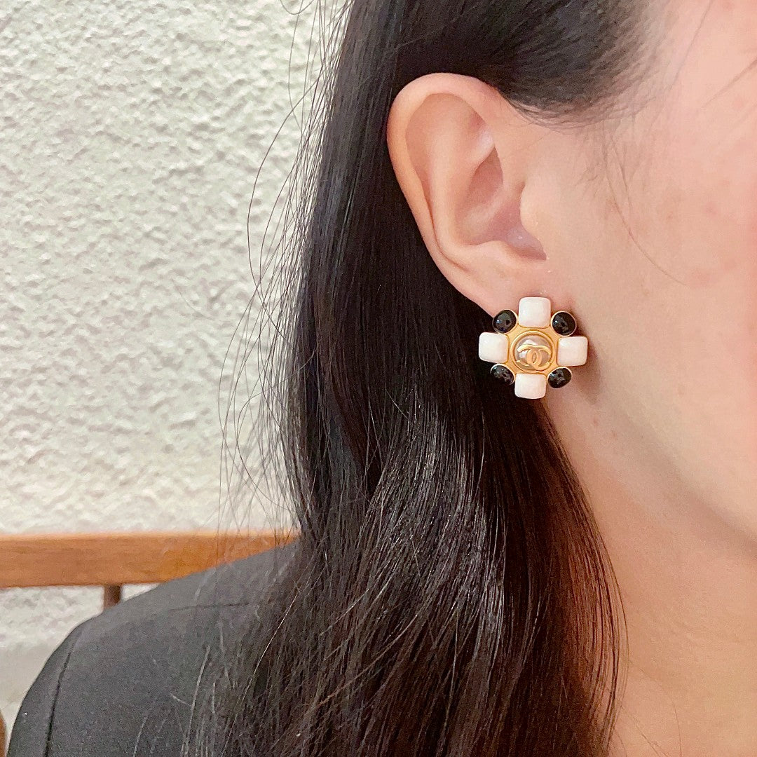 Double-C Emblem Stud Earrings in Polished Metal-Tone – Design 471 detail view