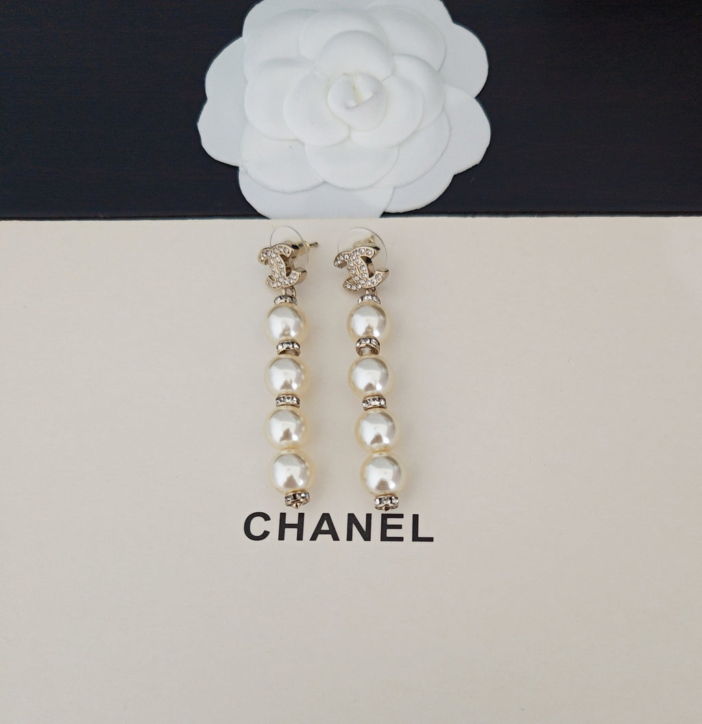 Pearl Pearl-Detail Statement Earrings – Pearl Detail – Design 007 side detail