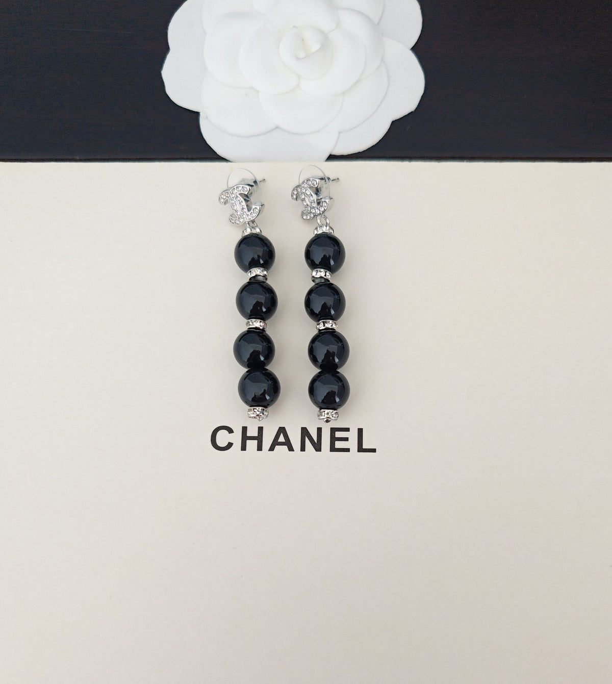 Pearl Pearl-Detail Statement Earrings – Pearl Detail – Design 006 side detail