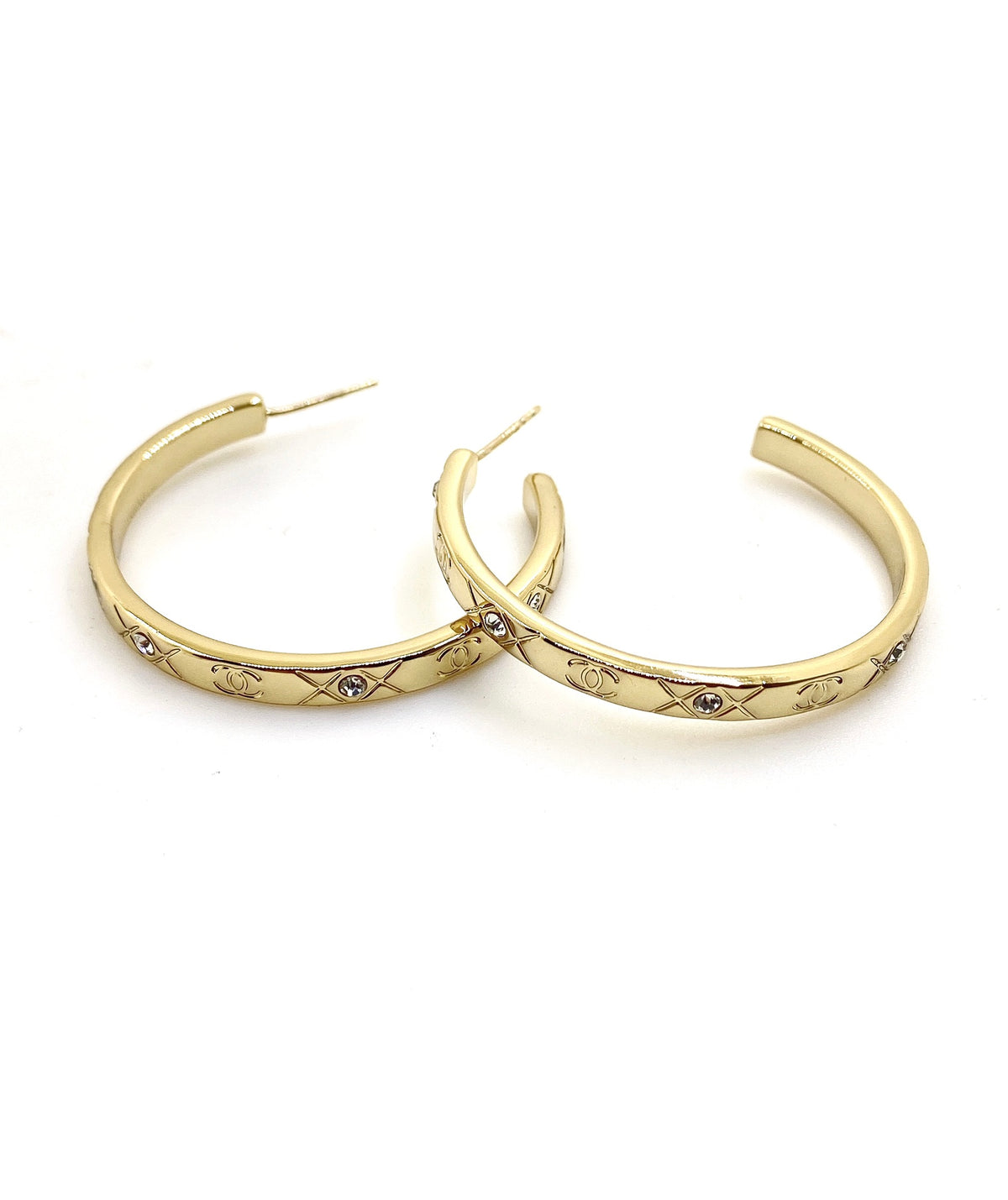 Signature Emblem Jewelry Accessory in Gold-Tone – Design 013 main product view