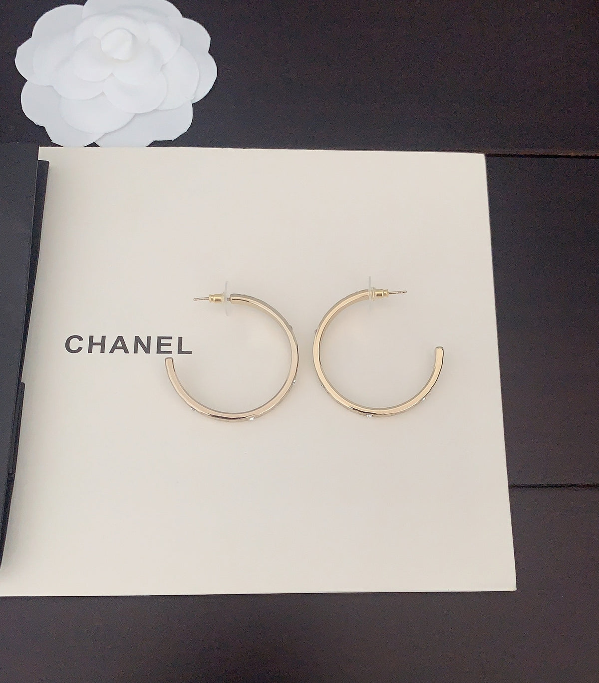 Signature Emblem Jewelry Accessory in Gold-Tone – Design 013 side detail