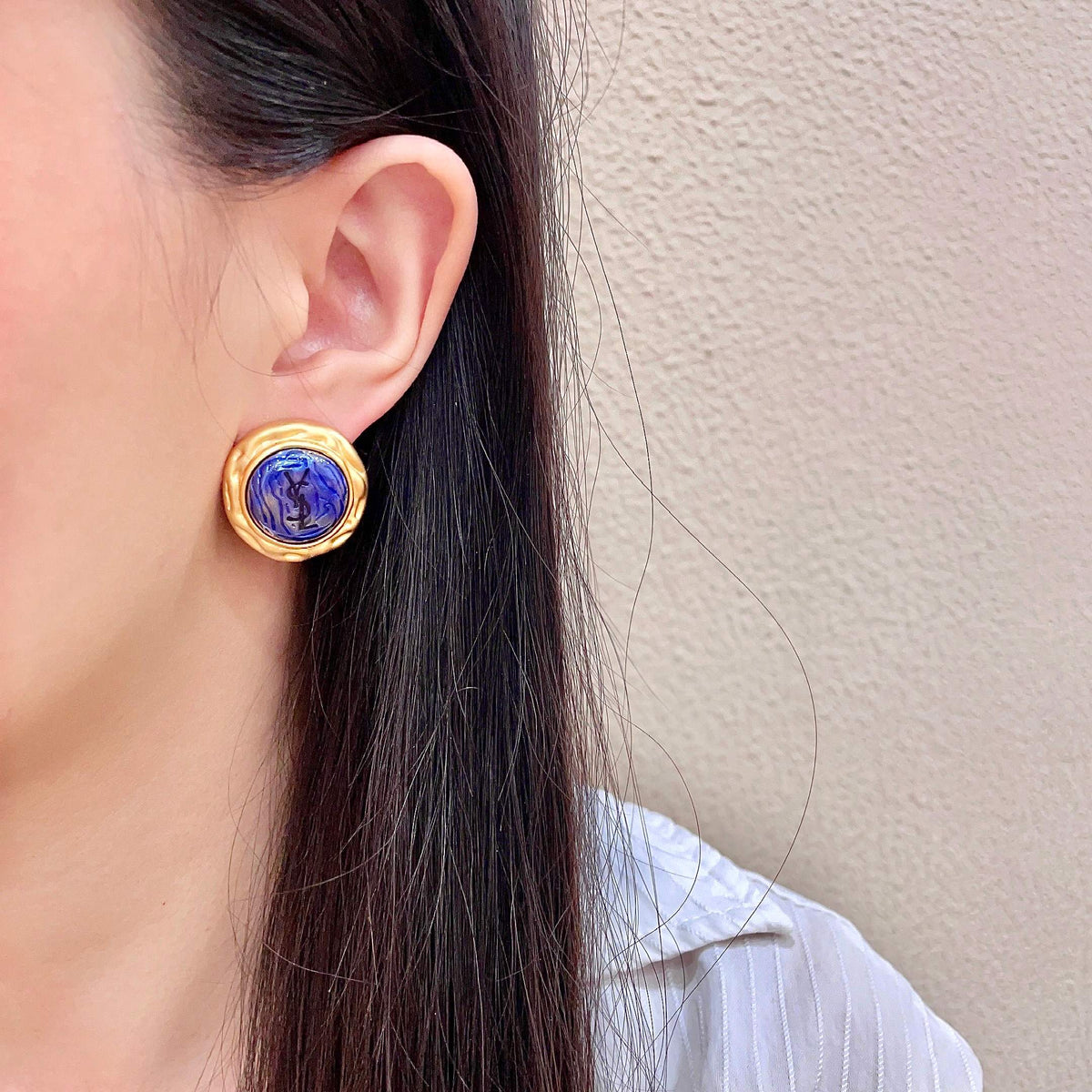 Geometric Emblem Stud Earrings in Silver-Tone – Vintage Detail – Design 006 detail view
