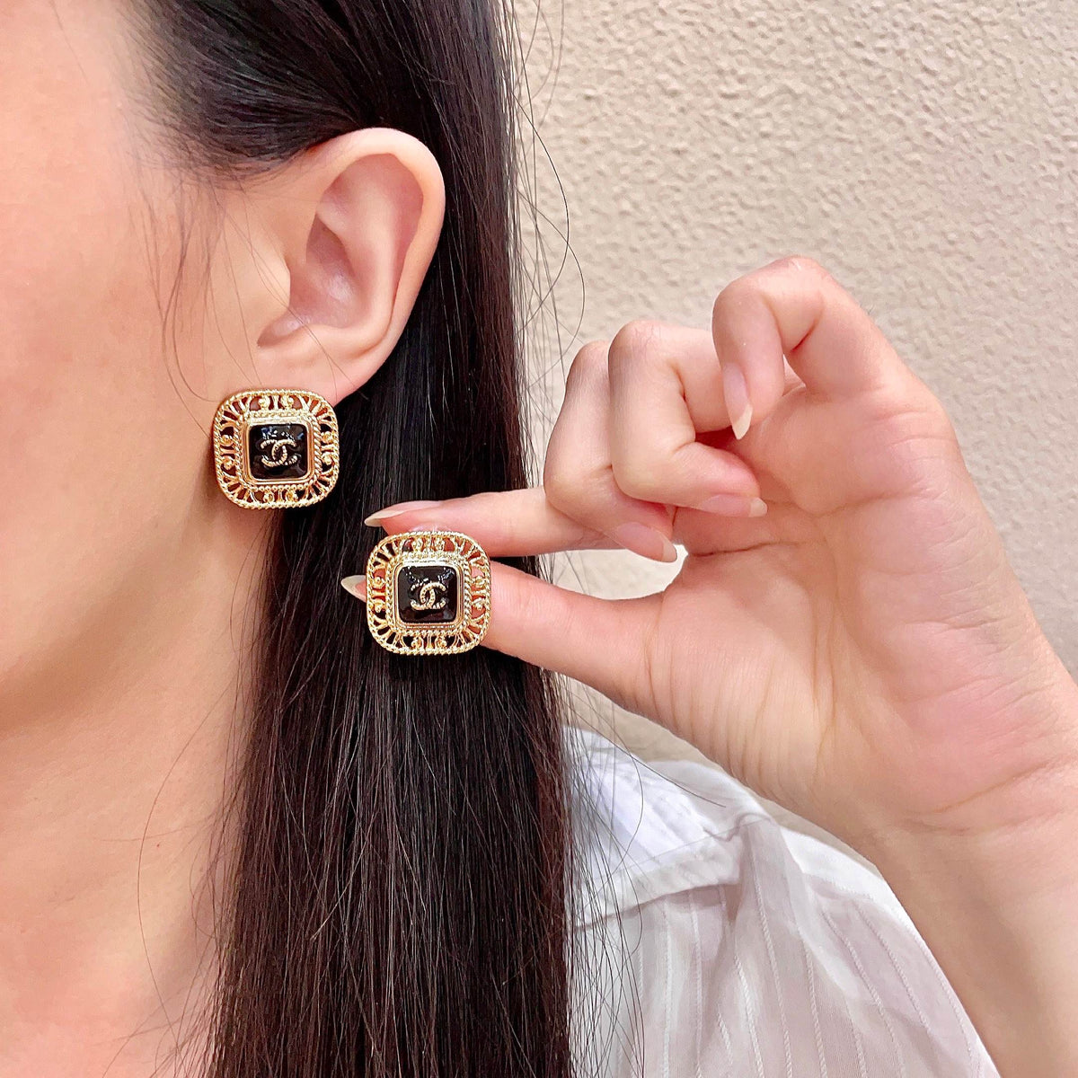 Double-C Emblem Stud Earrings in Polished Metal-Tone – Design 140 main product view