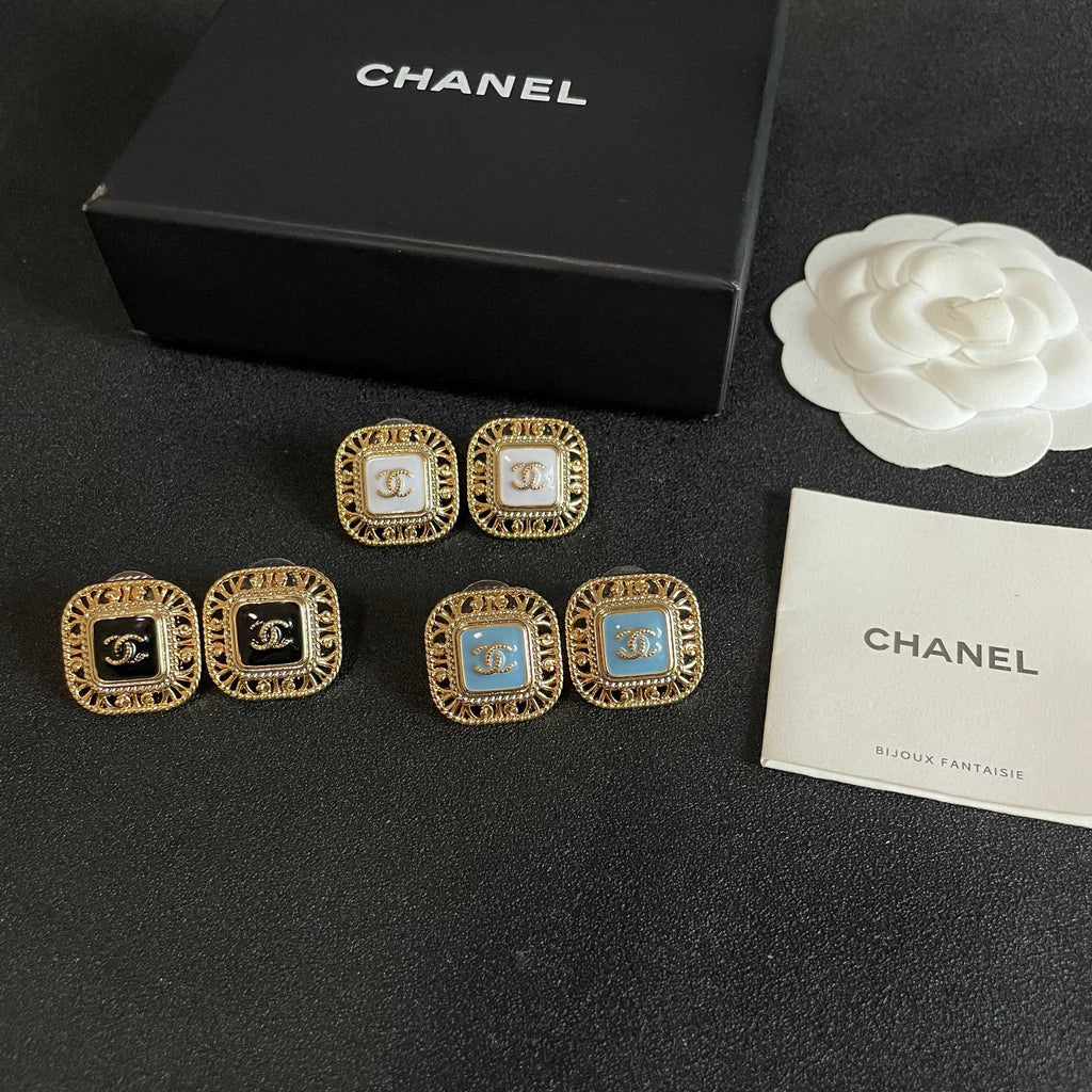 Double-C Emblem Stud Earrings in Polished Metal-Tone – Design 138 close-up detail