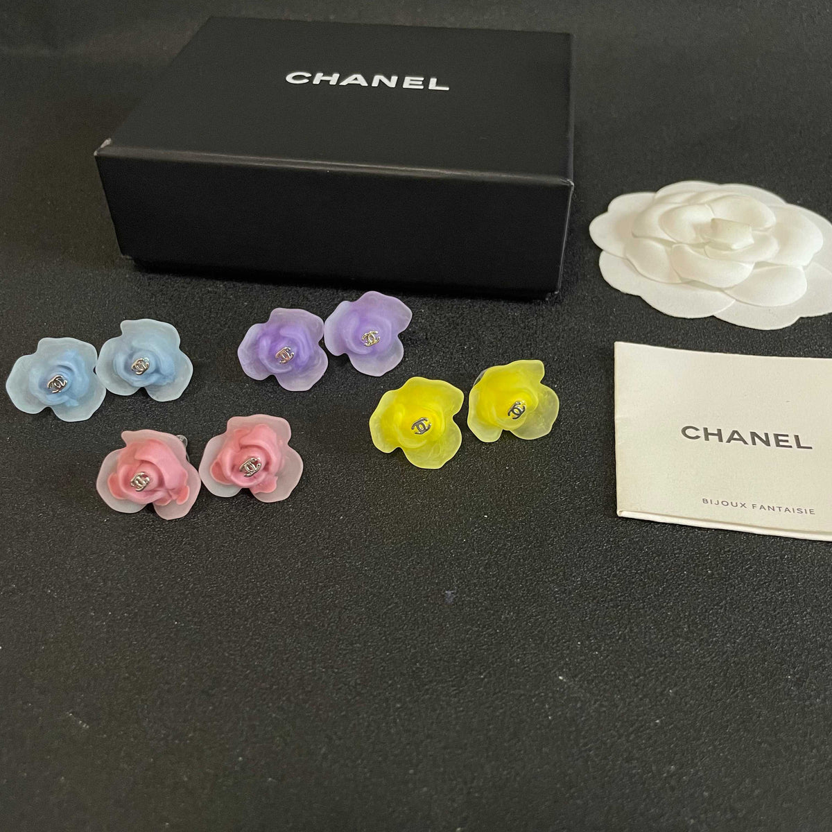 Double-C Emblem Stud Earrings in Polished Metal-Tone – Design 134 side detail