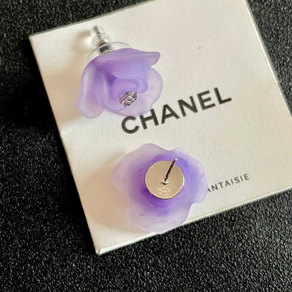 Double-C Emblem Stud Earrings in Polished Metal-Tone – Design 133 main product view