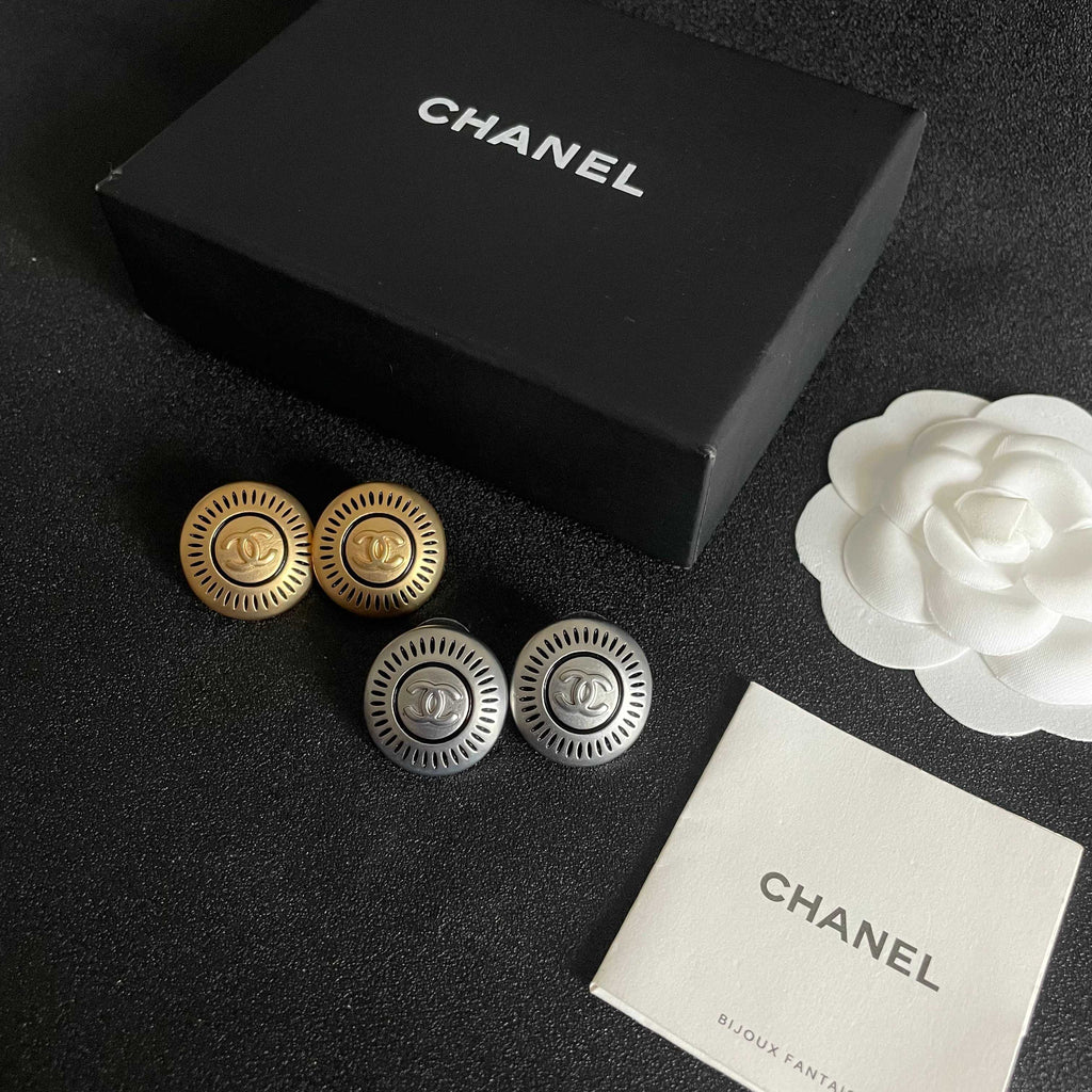 Double-C Emblem Stud Earrings in Polished Metal-Tone – Design 117 side detail