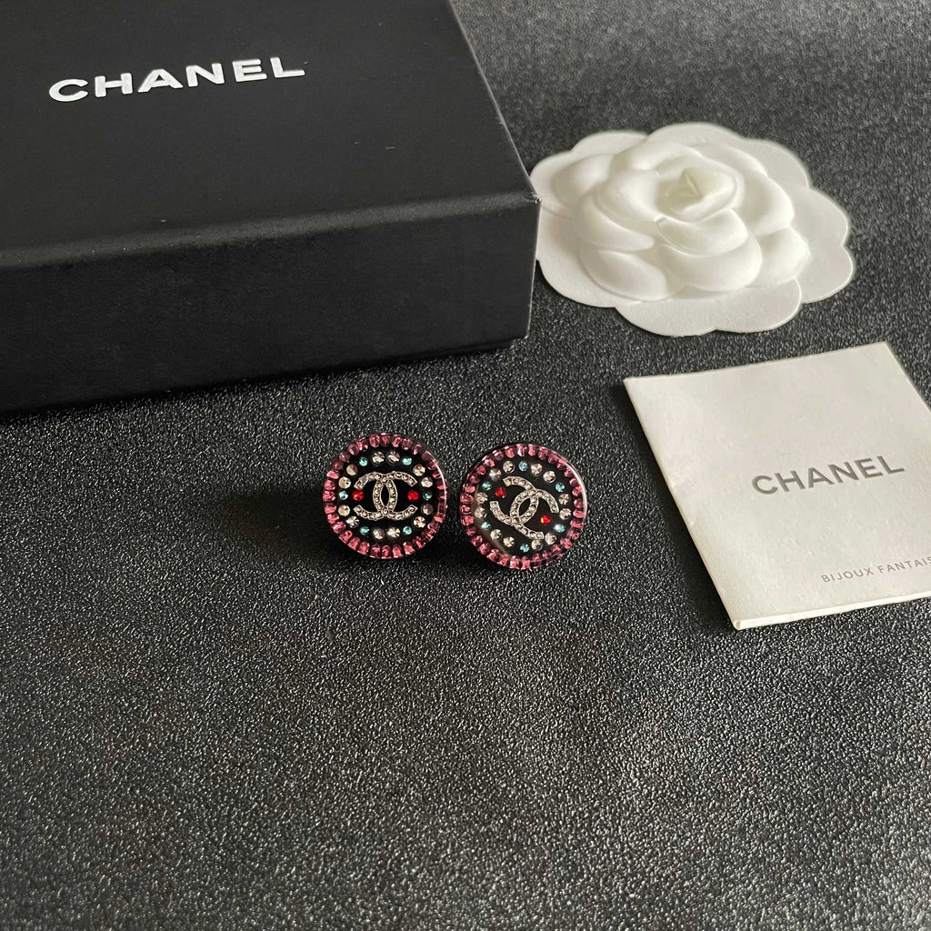Double-C Emblem Stud Earrings in Polished Metal-Tone – Design 092 styled product view