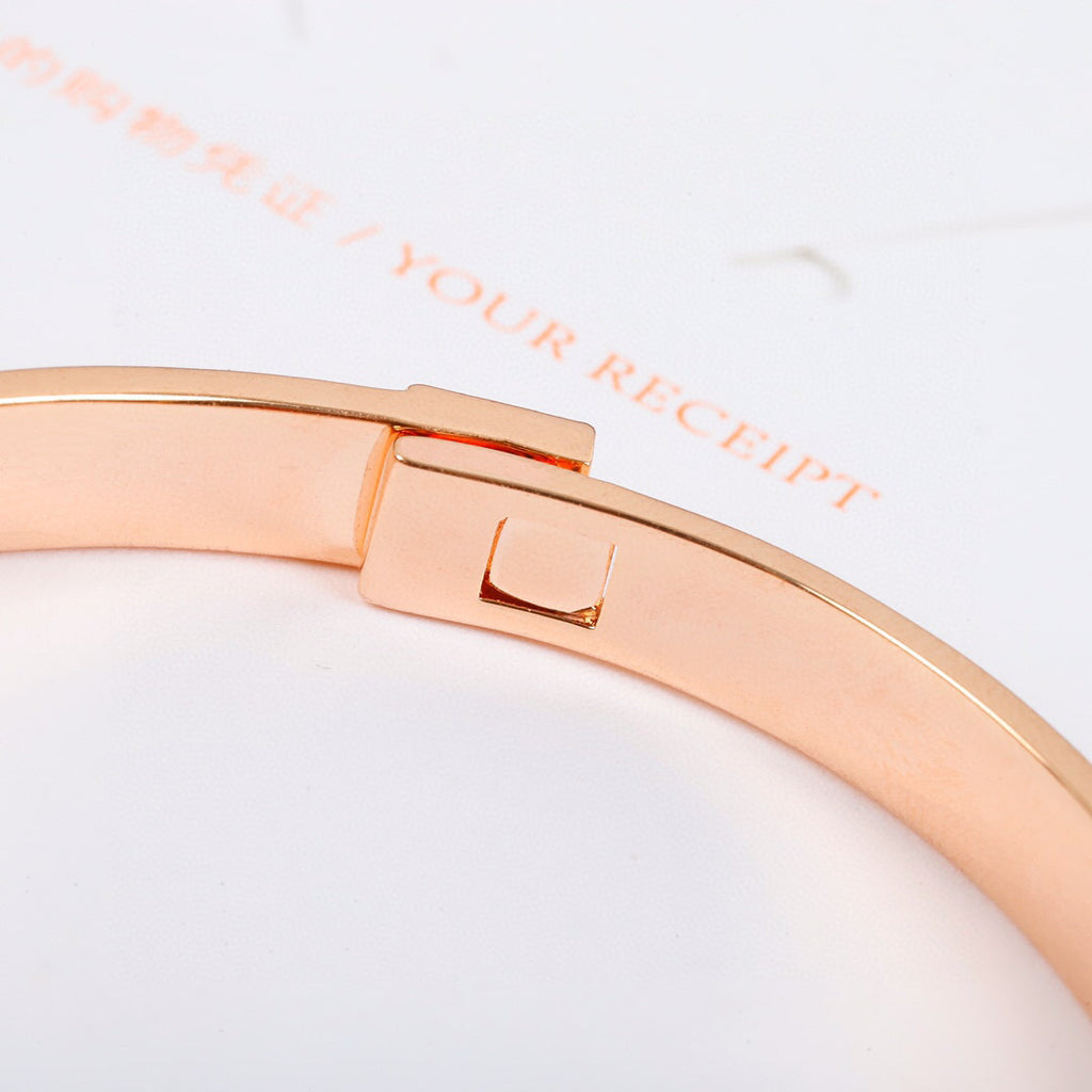 Horse Bangle in Polished Metal-Tone – Design 006 close-up detail