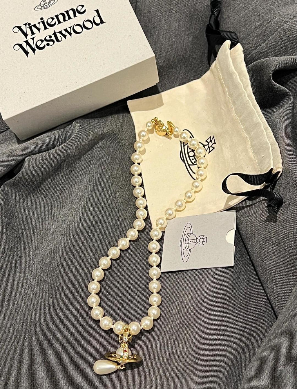 Pearl Pendant Necklace in Polished Metal-Tone – Pearl Detail – Design 004 front product view