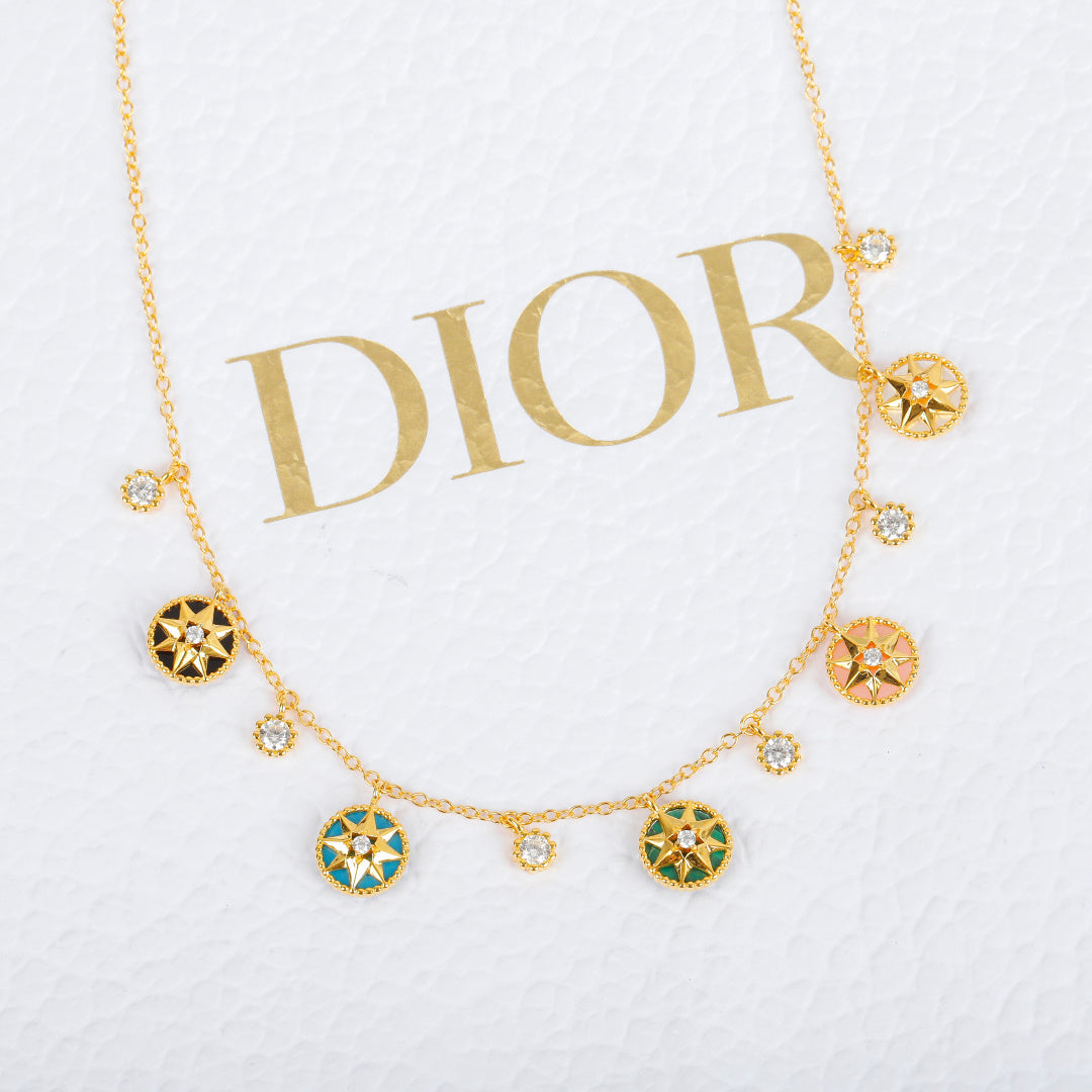 Pearl Pearl-Detail Pendant Necklace – Pearl Detail – Design 058 close-up detail