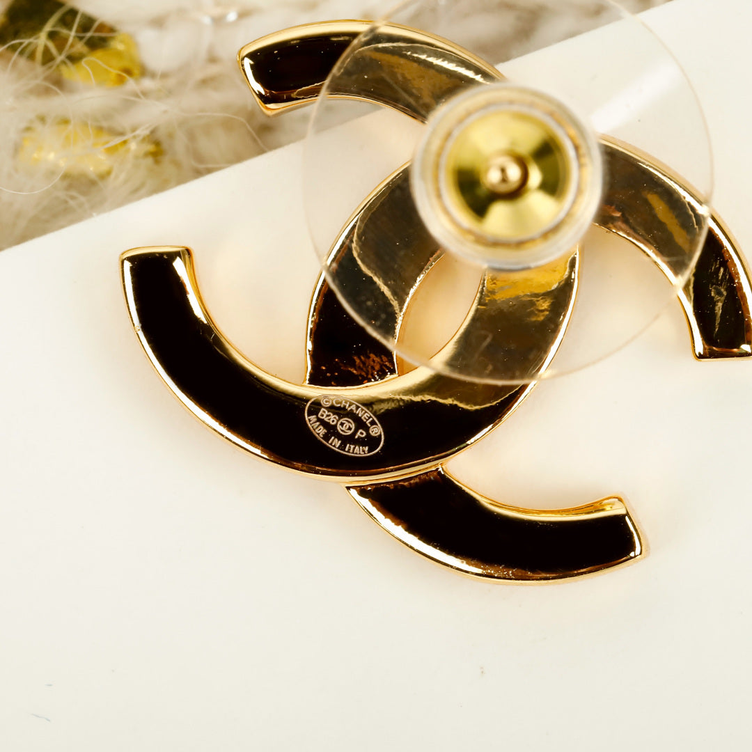 Double-C Emblem Stud Earrings in Gold-Tone – Design 016 close-up detail