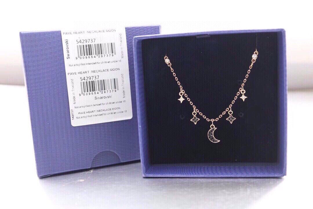 Star Collarbone Necklace in Rose-Gold-Tone detail view