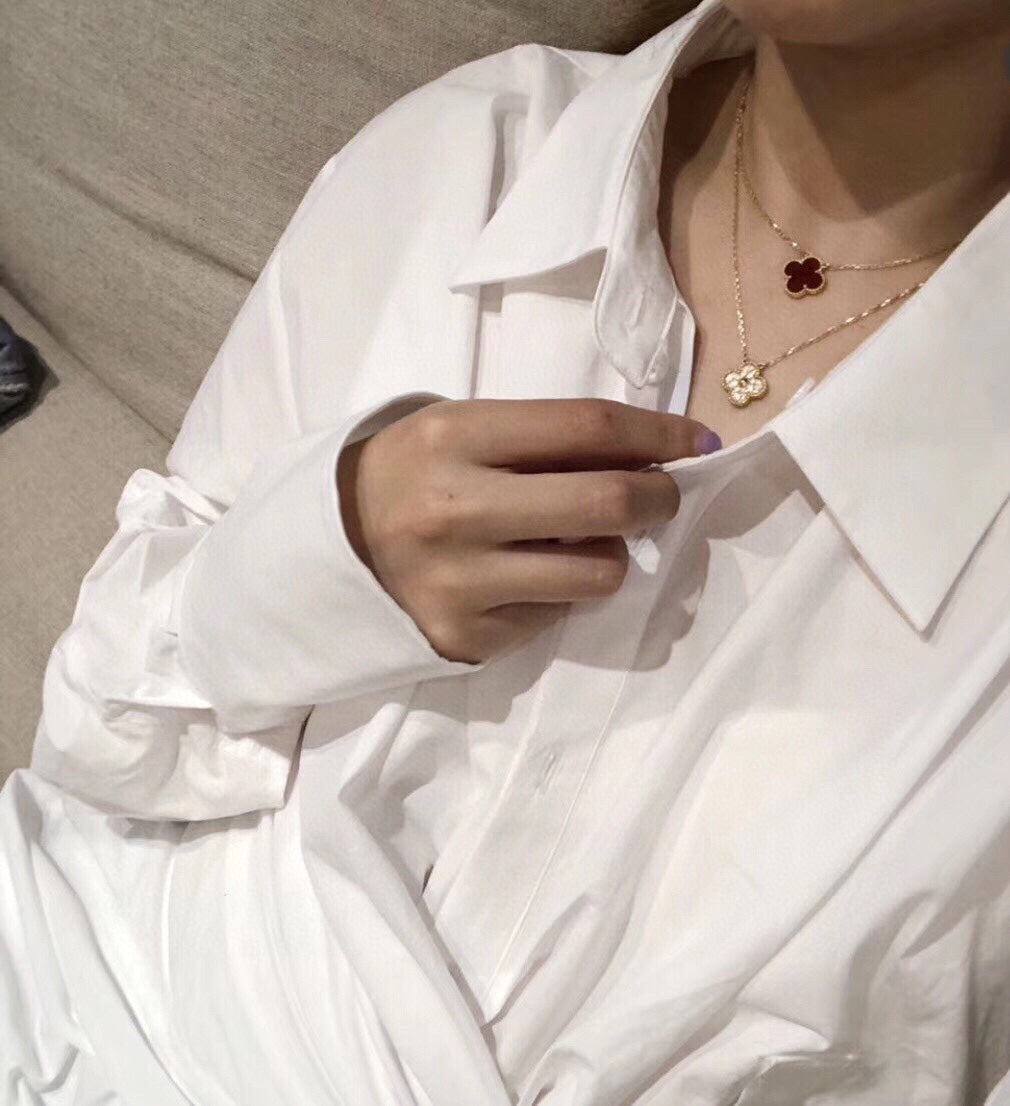 Van Cleef & Arpels Clover Pendant Necklace in Rose-Gold-Tone – Crystal Detail – Design 02 main product view