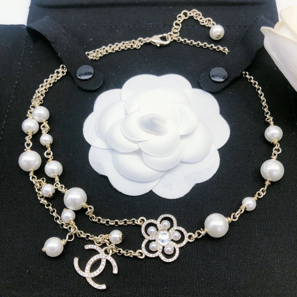 Camellia Pearl-Detail Pendant Necklace – Pearl Detail – Design 005 detail view