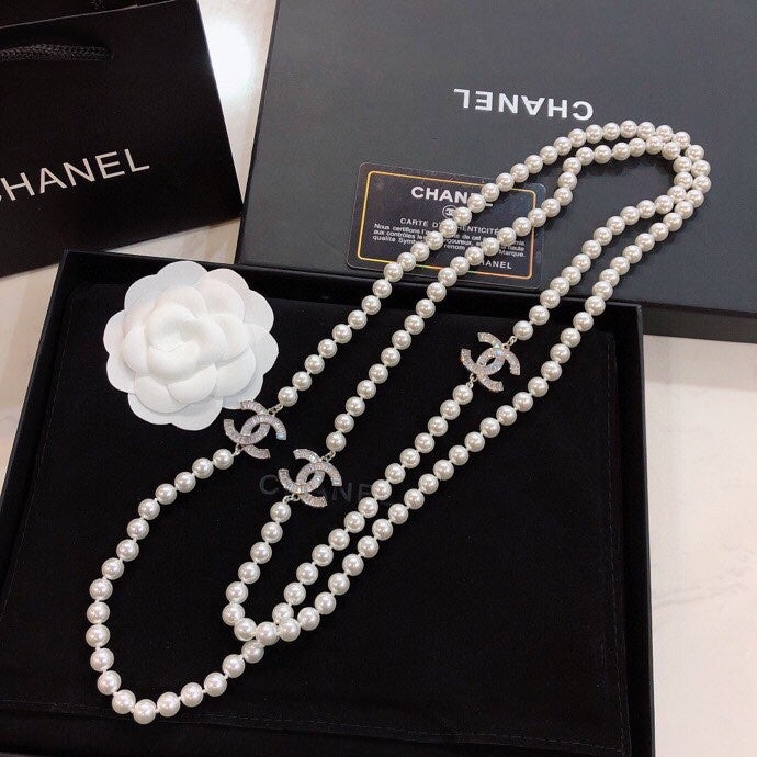 Pearl Pearl-Detail Pendant Necklace – Pearl Detail – Design 011 styled product view