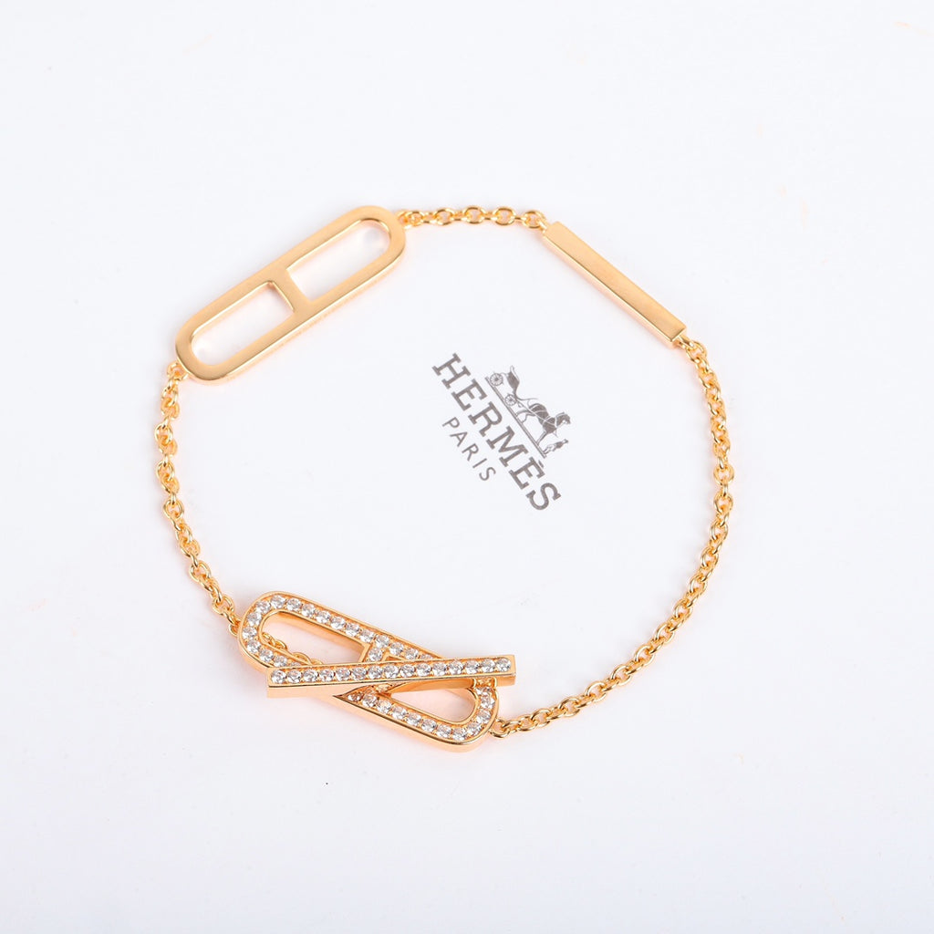 Toggle Bracelet in Polished Metal-Tone – Toggle Detail detail view