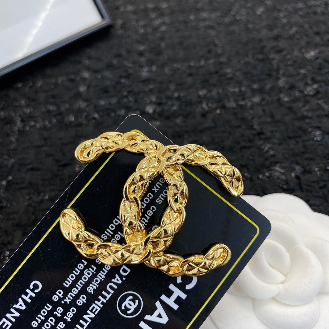 Signature Emblem Brooch in Polished Metal-Tone – Design 057 side detail